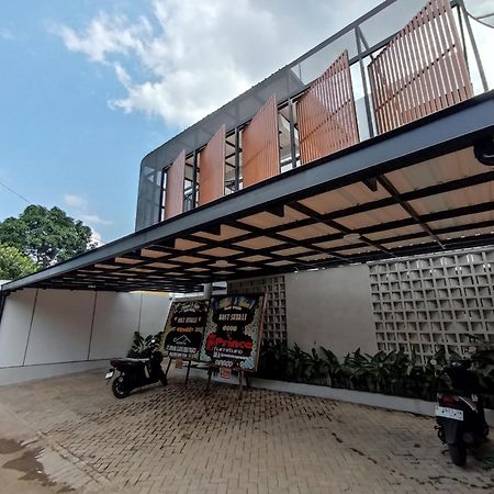 Urbanview Hotel Subali Purwokerto Esterno foto